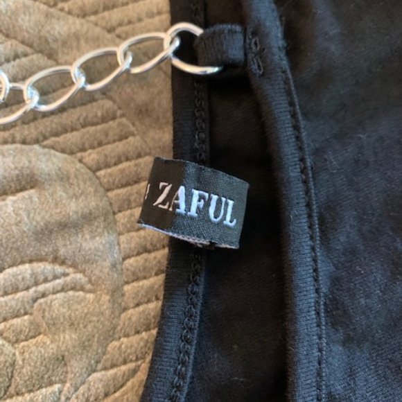Zaful - Black knit crop top Size Medium with buckle and chain - Picture 8 of 10